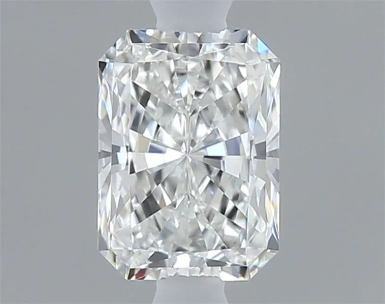 0.30ct Radiant Natural Diamond (Colour F, Clarity VVS1, GIA Certified)