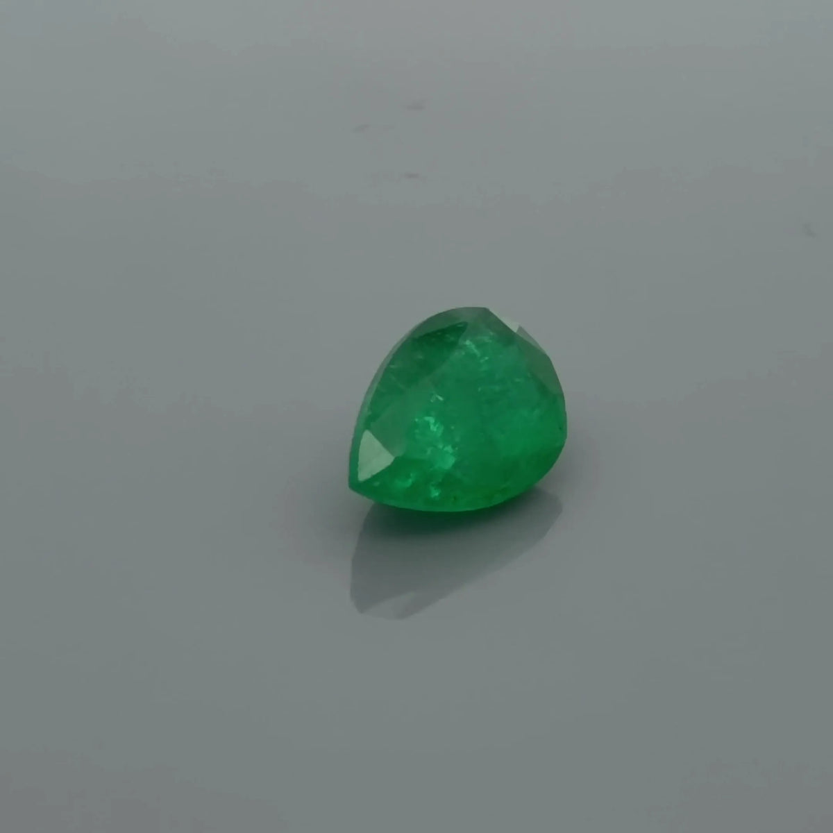 2.80ct Pear Natural Emerald (Colour Green, Clarity Moderately Included, Cut Faceted)