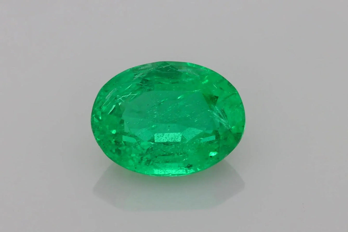 5.25ct Oval Natural Emerald (Colour Green, Clarity Slightly Included, Cut Faceted)