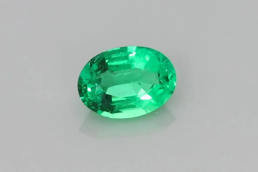 0.71ct Oval Natural Emerald (Colour Green, Clarity Slightly Included, Cut Faceted)