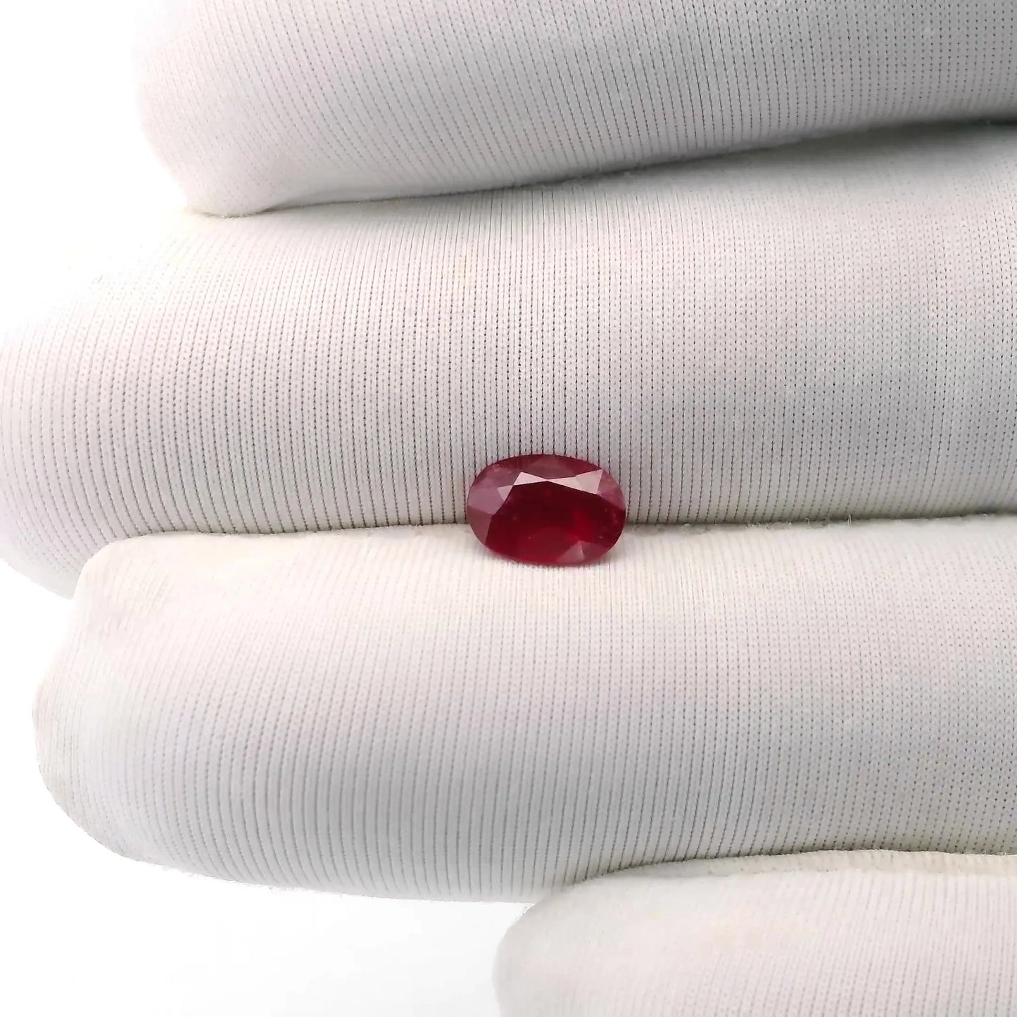 0.79ct Oval Natural Ruby (Colour Red, Clarity Slightly Included, Cut Faceted)