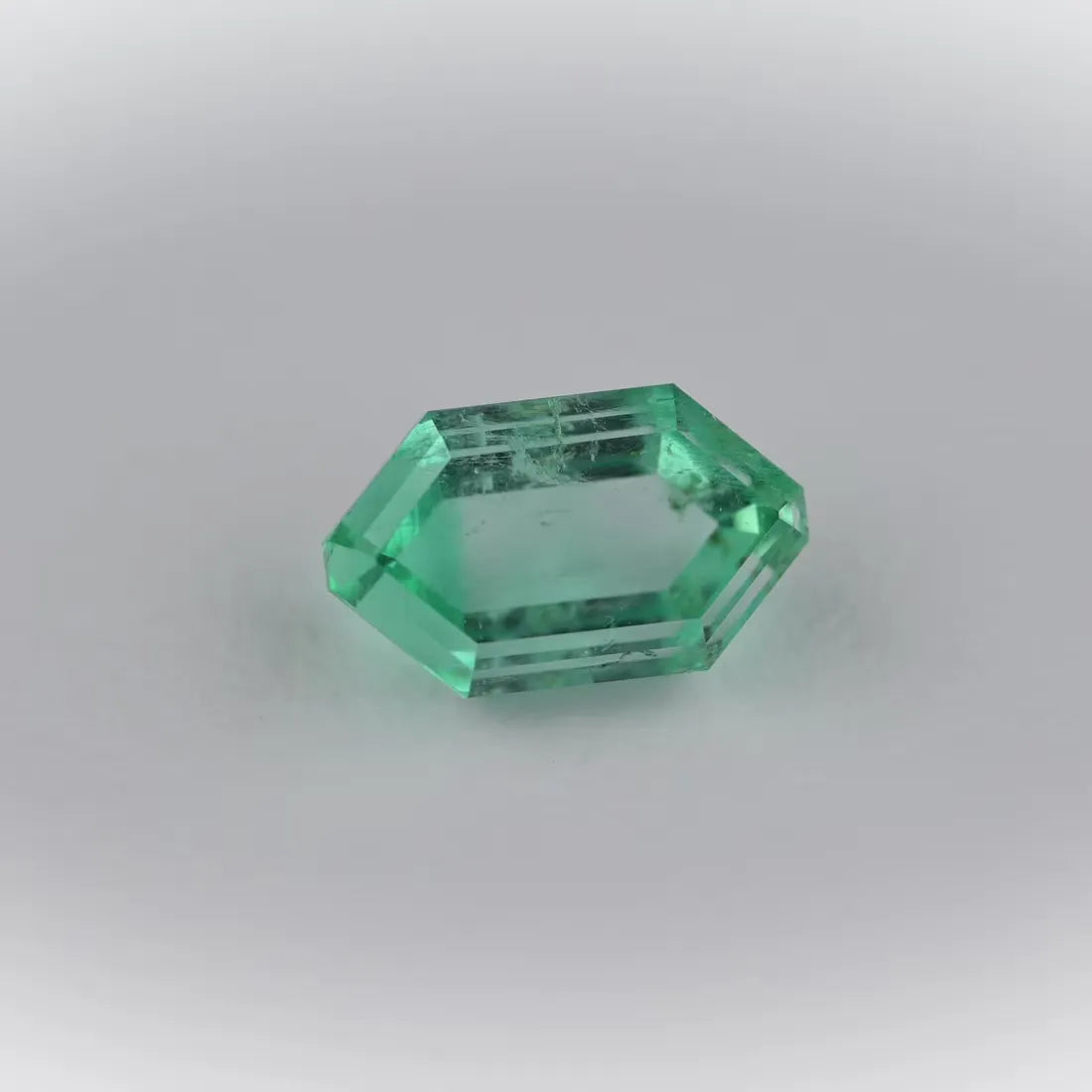 0.92ct Octagonal Natural Emerald (Colour Green, Clarity Eye Clean, Cut Faceted)
