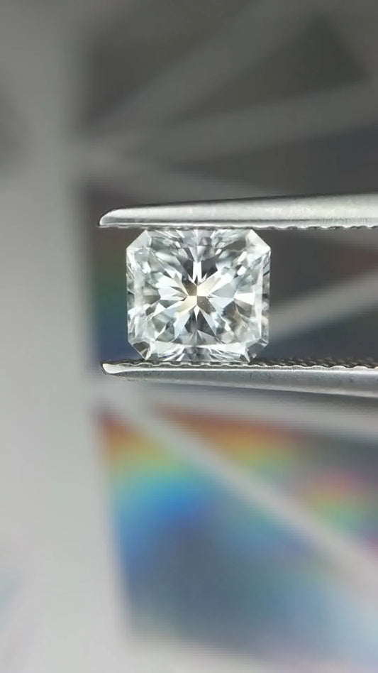 0.95ct Radiant Natural Diamond (Colour D, Clarity VVS2, GIA Certified)