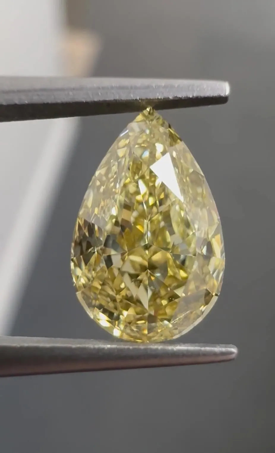 1.25ct Pear Natural Diamond (Colour Fancy Brownish Yellow, Clarity VVS1, GIA Certified)
