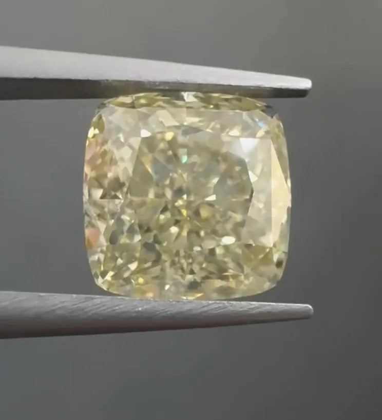 2.06ct Cushion brilliant Natural Diamond (Colour Fancy Yellow, Clarity VVS2, GIA Certified)