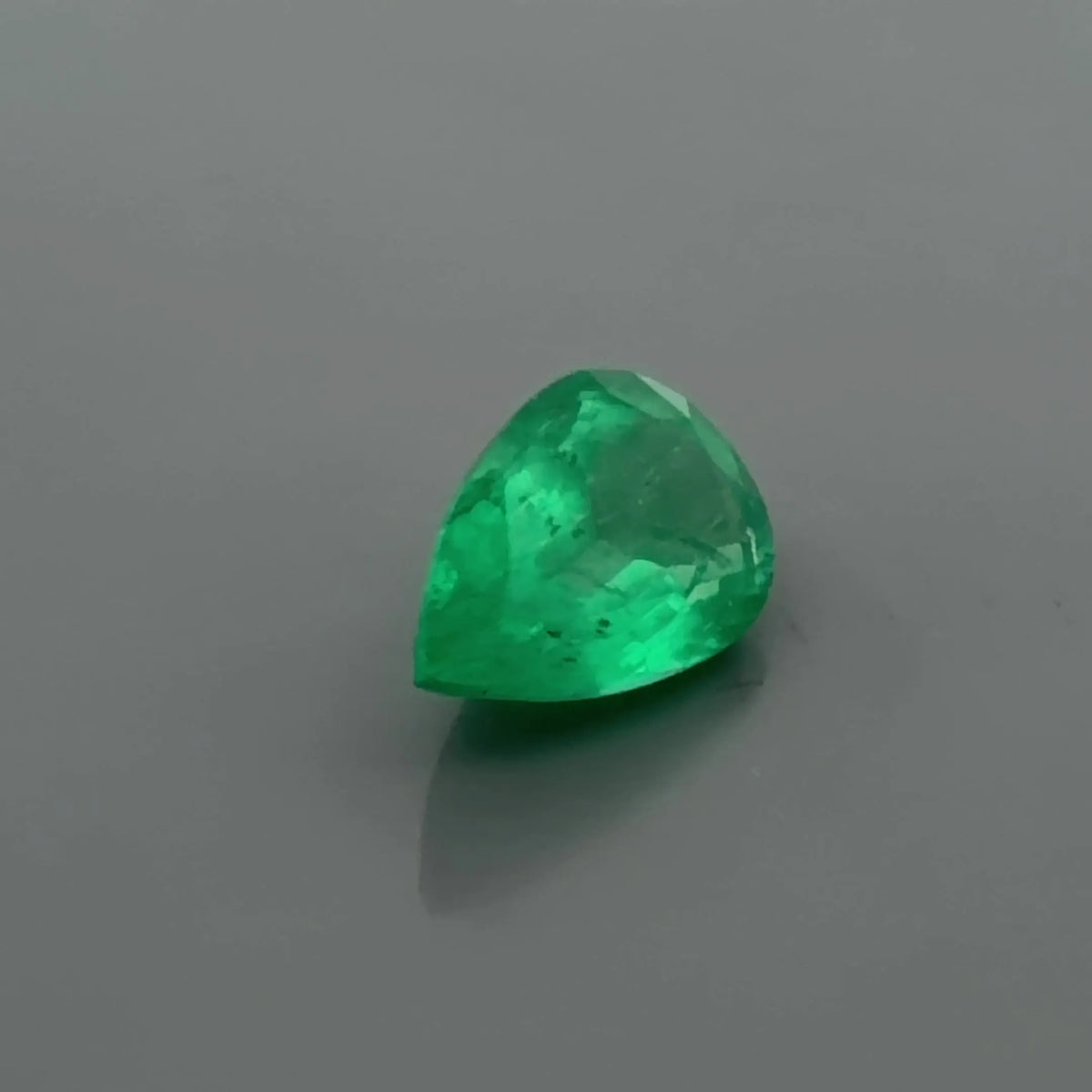 2.21ct Pear Natural Emerald (Colour Green, Clarity Slightly Included, Cut Faceted)