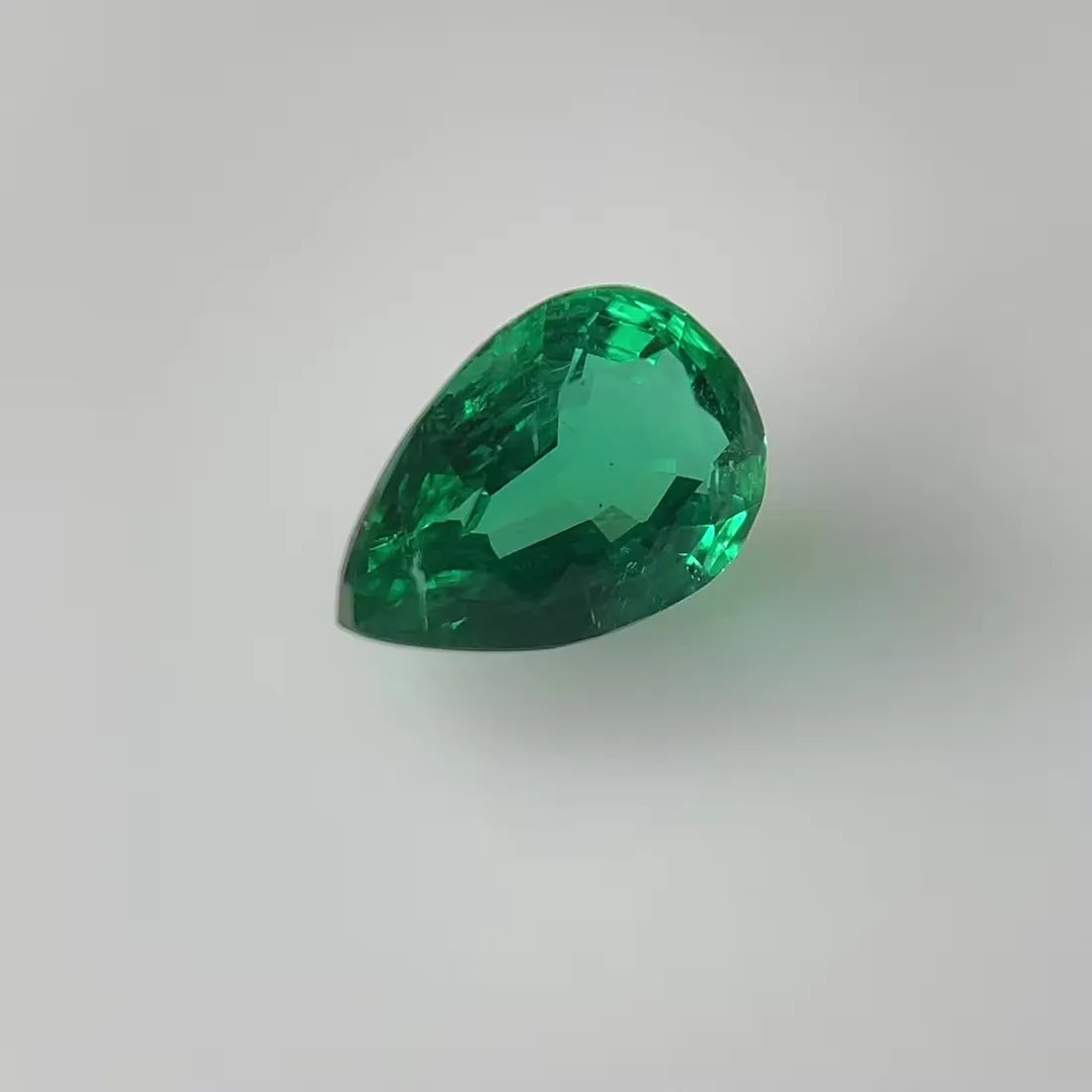 3.62ct Pear Natural Emerald (Colour Green, Clarity Slightly Included, Cut Faceted)