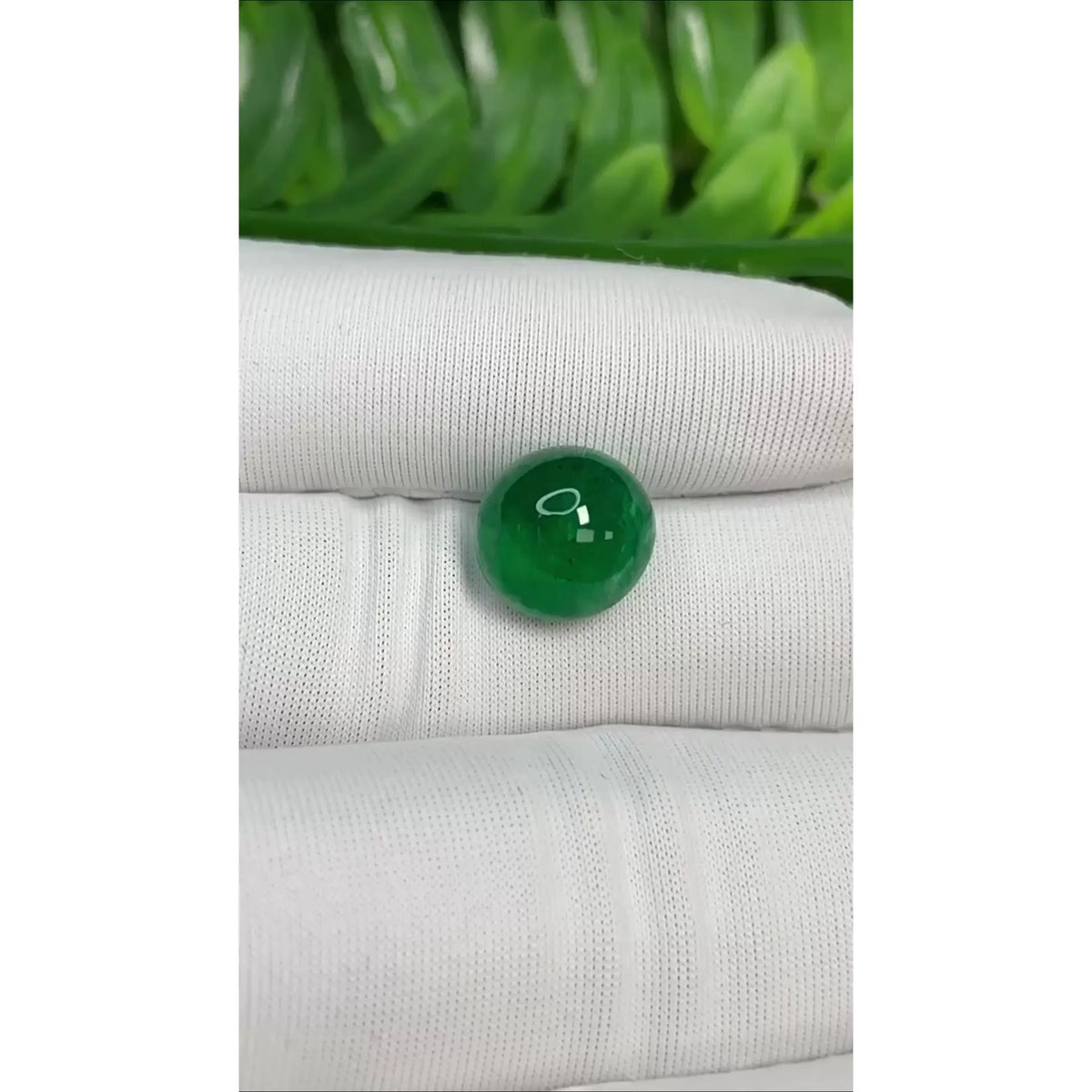 3.64ct Round Natural Emerald (Colour Green, Clarity Slightly Included, Cut Cabochon)